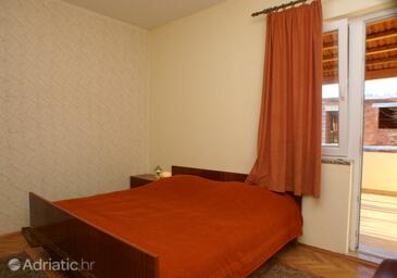 Apartments by the sea Pašman - 685