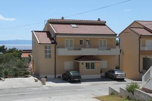 Apartments with parking space Makarska - 6850