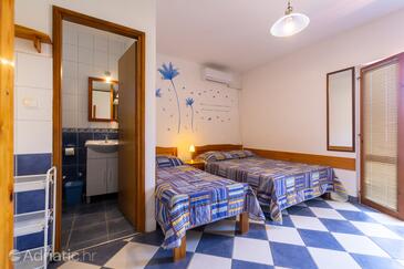 Apartments by the sea Sućuraj, Hvar - 6852