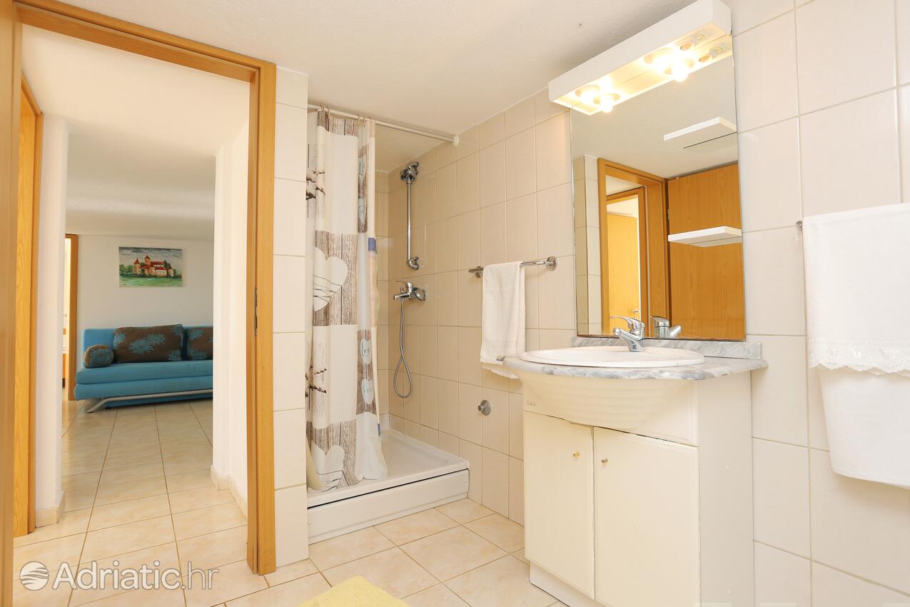 A-6859-d - Private accommodation - Apartments by the sea Okrug Donji, Čiovo