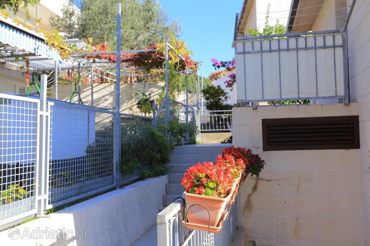 Courtyard - Apartments by the sea Okrug Donji, Čiovo
