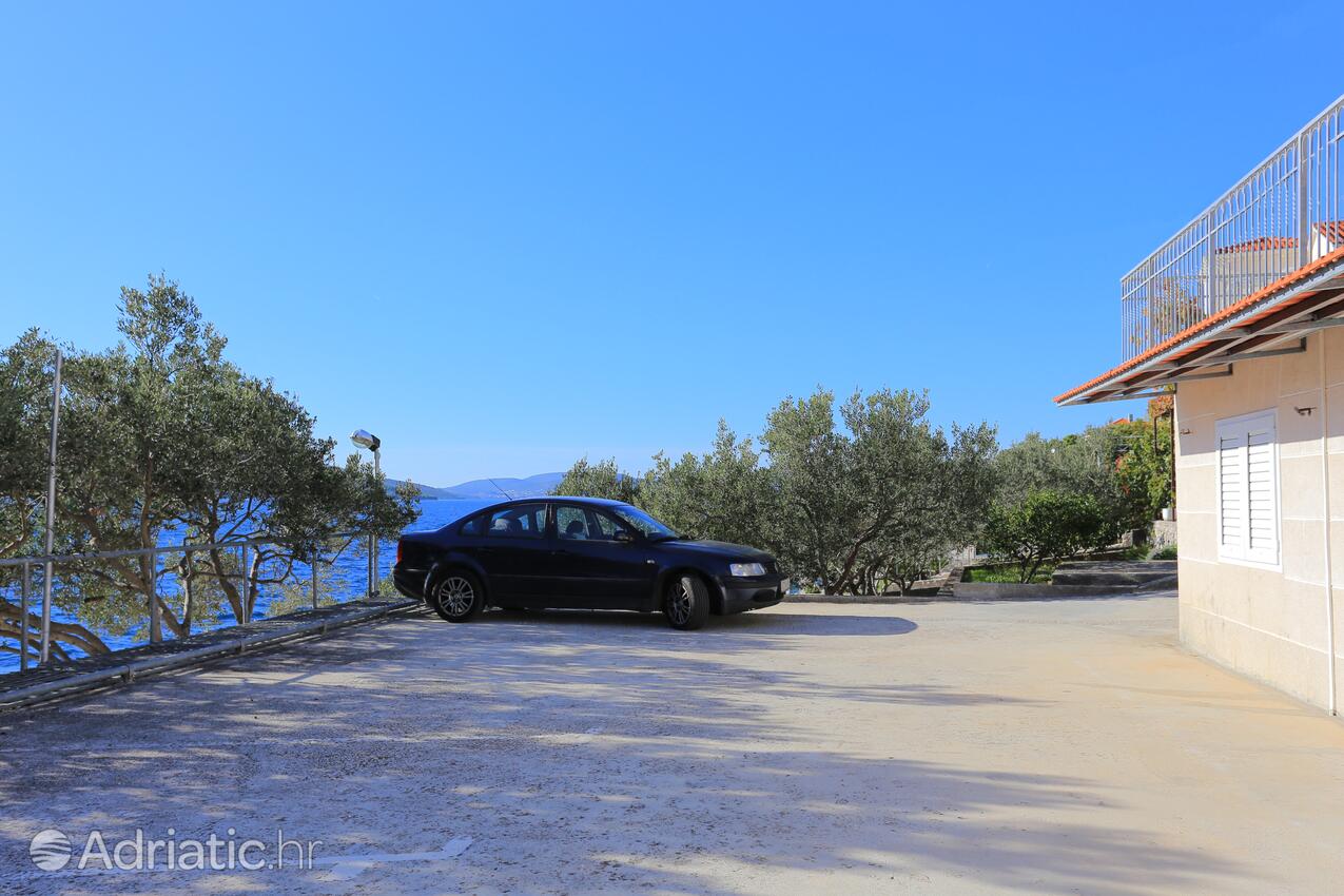 Parking lot - Apartments by the sea Okrug Donji, Čiovo