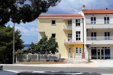 Studios and room with balcony Baška Voda, Central Dalmatia