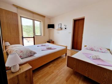 Apartments by the sea Podaca, Makarska - 6874