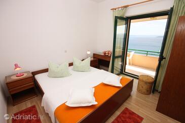 Apartments with parking space Brela, Makarska - 6884