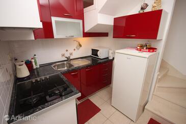 Apartments with parking space Brela, Makarska - 6884