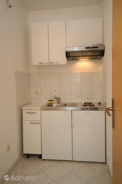Apartments and rooms with parking space Brela, Makarska - 6895