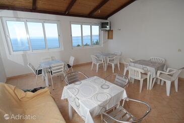 Apartments and rooms with parking space Brela, Makarska - 6895