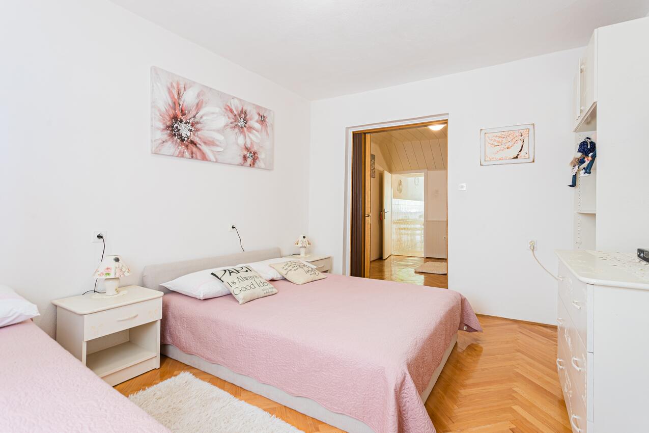 A-6899-b - Private accommodation - Apartments by the sea Živogošće - Porat, Makarska