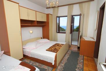 Apartments with parking space Brela, Makarska - 6906
