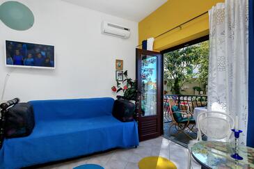 Apartments with parking space Makarska - 6909