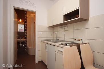 Leiligheter med parkering Podgora, Makarska - 6911