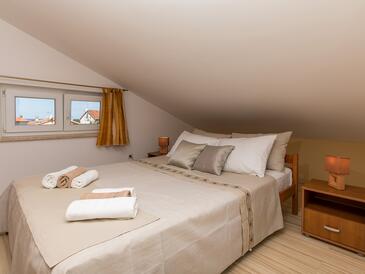 Apartments with parking space Poreč - 6923