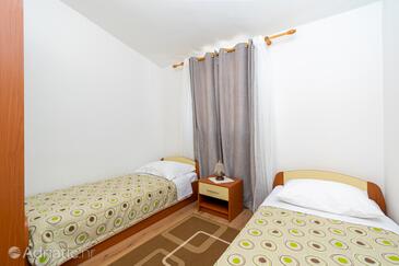 Apartmaji ob morju Pašman - 694