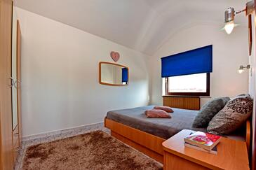 Apartments and rooms with a swimming pool Novigrad - 6951