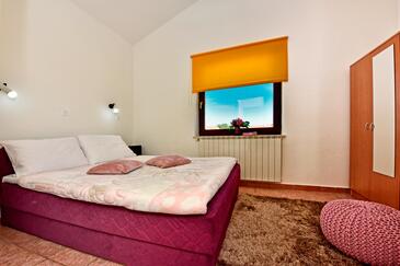 Apartments and rooms with a swimming pool Novigrad - 6951