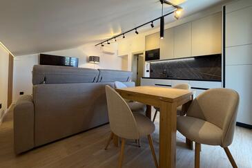 Apartments and rooms with a swimming pool Novigrad - 6951