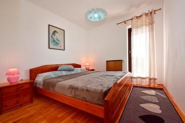 Apartments and rooms with a swimming pool Novigrad - 6951