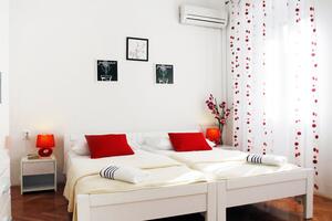 Room Split (S-6973-b)