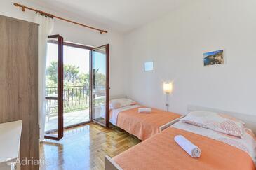 Apartments by the sea Tkon, Pašman - 698