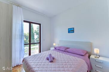 Apartments by the sea Tkon, Pašman - 698