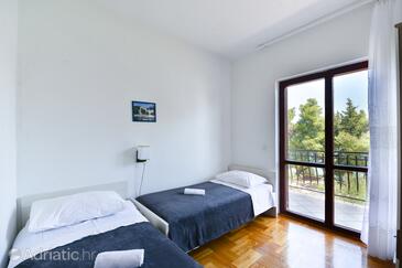 Apartments by the sea Tkon, Pašman - 698