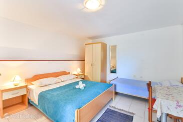 Apartments by the sea Tkon, Pašman - 698