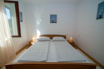 Apartments with parking space Poreč - 6984