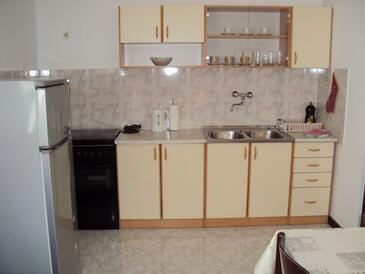 Apartments with parking space Pula - 6985