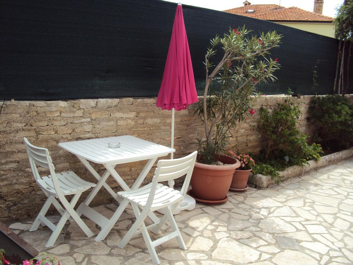 Apartments with parking space Pula - 6985