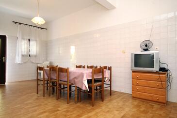 Kraj, Jídelna v ubytování typu apartment, s klimatizací a WiFi.