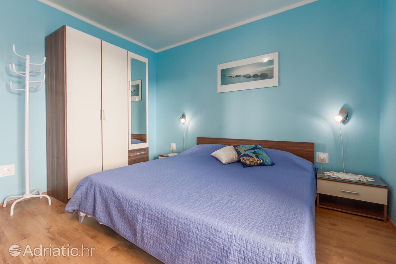 Apartments with parking space Poreč - 7012