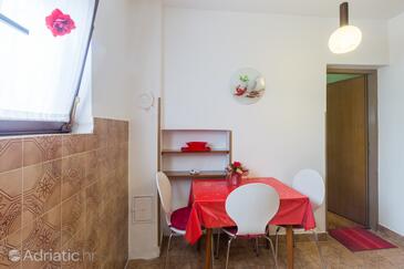 Apartments with parking space Poreč - 7033