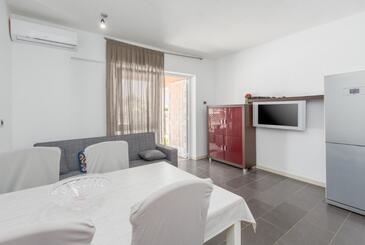 Novigrad, Dnevni boravak u smještaju tipa apartment, dostupna klima i WiFi.