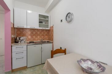 Apartments with parking space Novigrad - 7135