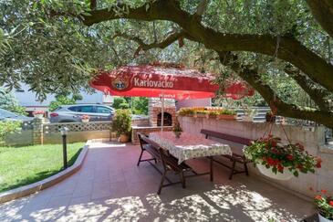 Apartments with parking space Novigrad - 7135