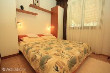 Апартаменти з паркуванням Фажана - Fažana - 7139