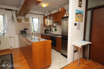 Apartments and rooms with parking space Rovinj - 7170