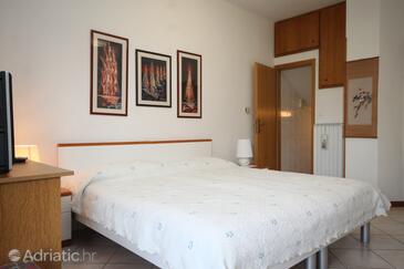 Apartments with parking space Rovinj - 7174