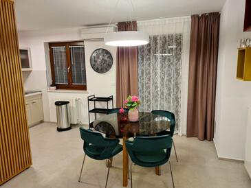 Apartments with parking space Rovinj - 7185