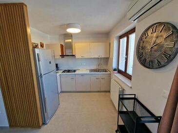 Apartments with parking space Rovinj - 7185
