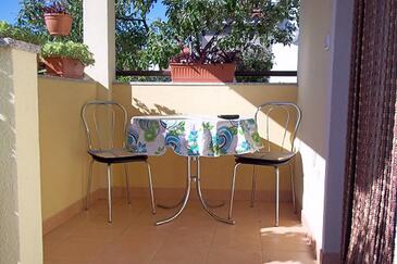 Apartments with parking space Fažana - 7206