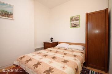 Apartments with parking space Fažana - 7231