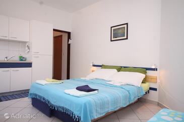 Apartments with parking space Fažana - 7234