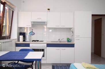 Apartments with parking space Fažana - 7234