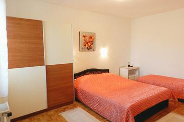 Apartments with parking space Fažana - 7235
