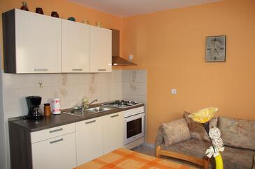 Apartments with parking space Fažana - 7235