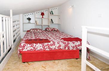 Apartments with parking space Fažana - 7252