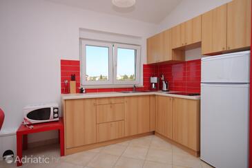 Apartments with parking space Fažana - 7252