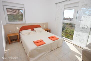 Apartments with parking space Fažana - 7252